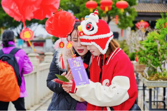 彩票投注
博物馆“龙行龘龘 潮集花博”元宵游园活动287.png