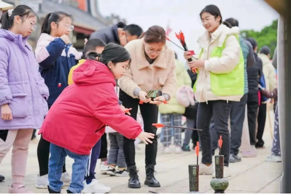 彩票投注
博物馆“龙行龘龘 潮集花博”元宵游园活动289.png