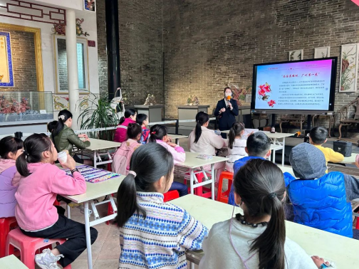 彩票投注
博物馆举办“羊城花开木棉红”绘画活动441.png