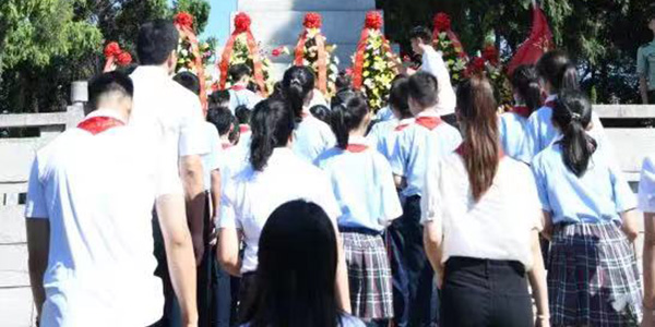 彩票投注
在革命烈士陵园隆重举行烈士公祭活动   铭记历史  缅怀先烈