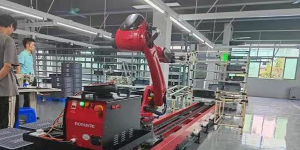 全国首个城市级工业人工智能中心-彩票投注
新型工业化数字服务中心投入运行  创新驱动赋能行业发展